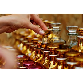 Peach Perfume Oil - 12mL | Luscious Peach, Floral Jasmine, Vanilla & Sandalwood | Concentrated Perfume Oil in Arabian Tola Bottle