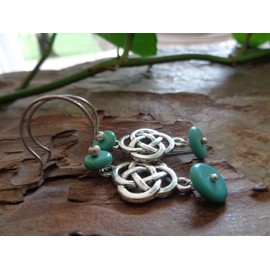 KELTISCHER KNOTEN & TÜRKISE HOWLITE RONDELLE einmalige, lange Haken Ohrringe