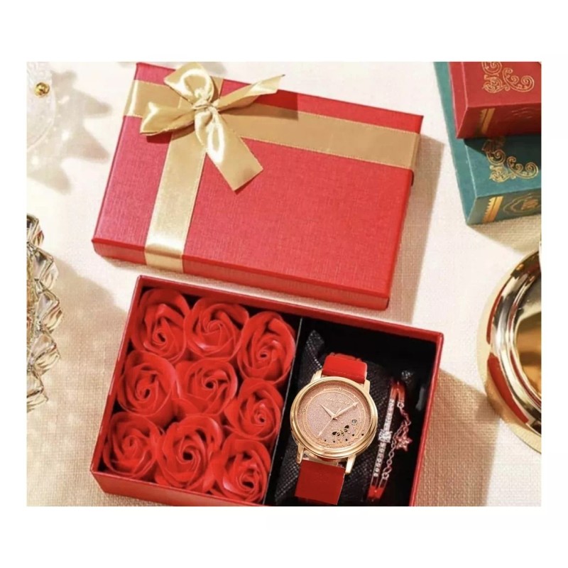 KARI HERNANDEZ Detalle San Valentín Rosas Regalo Novia Mamá +reloj