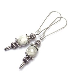 Damen Halskette und Ohrringe aus Edelstahl im Vintage-Stil Schmuckset mit weißem Howlith-Anhänger