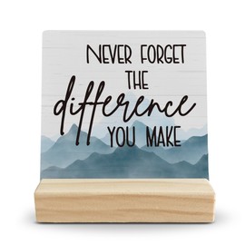 FUGWN Never Forget the Difference You Made, Inspirational Desk Decor, Farewell Gifts for Coworkers Boss Wood Desk Sign, Motivational Wooden Plaque with Wood Stand for Office Table Decor