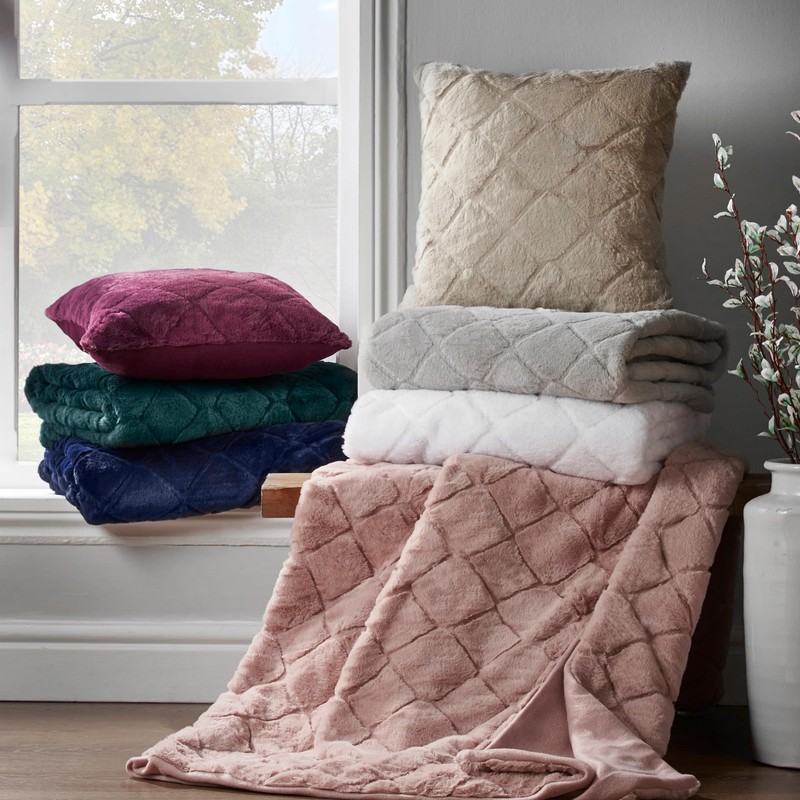 Catherine Lansfield Cosy Diamond 137x170cm Blush Pink