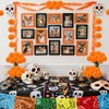 Decoraciones para el Día de los Muertos y Ofrenda para