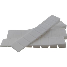 Rikama - 10 White Plastic Furniture Wedges, 7 Predetermined Breaking Points, Adjusting Wedges, Wheel Chocks, Mounting Wedges (White, Pack of 10)