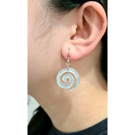 Swimmi Natural Mother of Pearl Earrings, Hand Carved Spiral Mother of Pearl Shell Earrings for Women, Dangle Drop Seashell Earrings Fashion Jewelry AA027-A