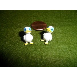 Unbranded Vintage White Duck Plastic Miniature 5/8" x 3/8" set of 2