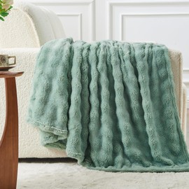 NEWCOSPLAY Throw Blanket for Couch Green Super Soft Flannel Fleece 3D Bubble Lightweight Bed Blanket All Season Use (New Sage Green, Throw(50"x60"))