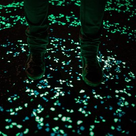 Gadpiparty Decoraciones para Uñas 100pcs Glow in The Dark Pebbles Glow Rocks Luminous Garden Stones Fluorescent Resin Pebble for Sidewalks Garden Paths Terrace Lawns Aquariums Glowing Pebbles