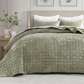 Grassix Velvet Quilt Queen Size, 3-Piece Luxury Sage Green Quilt Bedding Set, Lightweight Velvet Comforter for All Seasons, Breathable Geometric Bedspread Coverlet with 2 Shams, Housewarming Gift