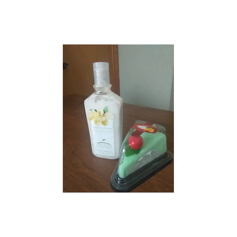 Crema Exfoliante Magnolia Blossom, Toalla Facial De Obsequio
