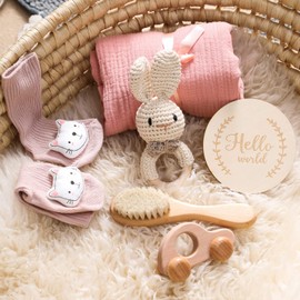 Youuys 7-Piece Baby Gift for Newborn, Baby Gift Girl Boy, Bath Towels, Rattle, Wooden Toy, Milestone Cards, Socks, Brush, Gift Wrapping, Baby Shower (Habbit)