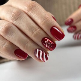 Christmas Red Press on Nails Short Square Fake Nails Winter Xmas Press on Nails with Snowflake Design Glossy Glue on Nails Full Cover Christmas Acrylic Stick on Nails for Women Manicure 24 Pcs