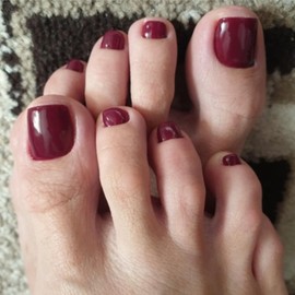 Burgundy False Toenails - Short Square Pure Cherry Red Stick On Toe Nails - Glossy Solid Color Toe Press On Nails - Acrylic Stick On Toenails With Glue ForWomen Girls Nail Tips Home DIY Decoration