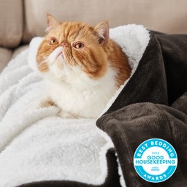 Bedsure GentleSoft Sherpa Fleece Blankets King Size for Bed - Thick and Warm Throw for Women and Men, Soft Fuzzy Plush King Blanket for Winter, Brown, 108x90 Inches