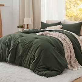 Bedsure Oversized Queen Comforter Set, Dark Green Soft Prewashed Bedding for All Seasons, 3 Pieces GentleSoft™ Down Alternative Bed Set, 1 Lightweight Comforter (98"x98") and 2 Pillowcases (20"x26")