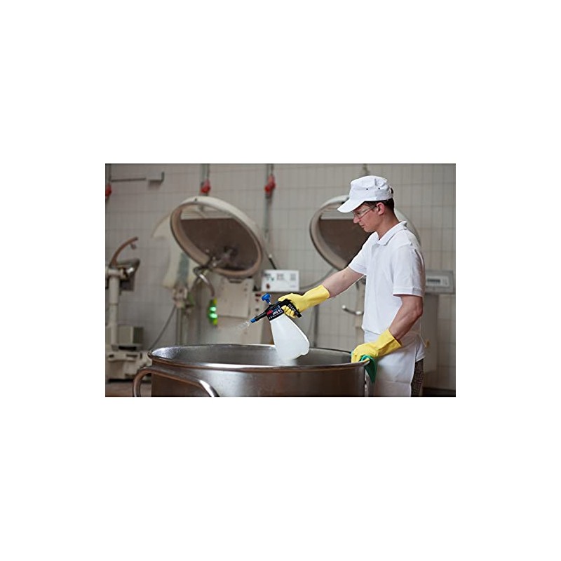 SOLO 302-B 2-Liter CLEANLine One-Hand Sprayer W/EPDM Seals (PH 7-14)