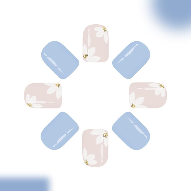 Short Press on Nails Square Fake Nails with White Flower