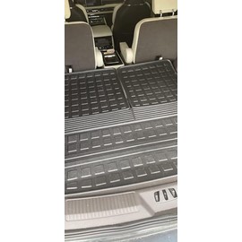 EACCESSORIES EA Cargo Liner - Trunk Mat for Ford Explorer 2020-2024 – Weather-Resistant Trunk Mats for Cars with Raised Lip – Non-Slip Car Trunk Mat Rubber – Easy to Install – Laser Pre-Cut Design
