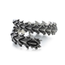 Sinoyp Dragon Spine Statement Ring for Men – Gothic Punk Stainless Steel Biker Ring Skeleton Jewelry (11)