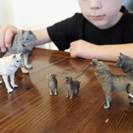 Zaga Toys 8PCS Realistic Wolf Figurines – Wild Animal Pack, Durable Plastic Wolf Toys for Kids, Boys, and Girls – Perfect for Jungle, Forest, and Imaginative Play