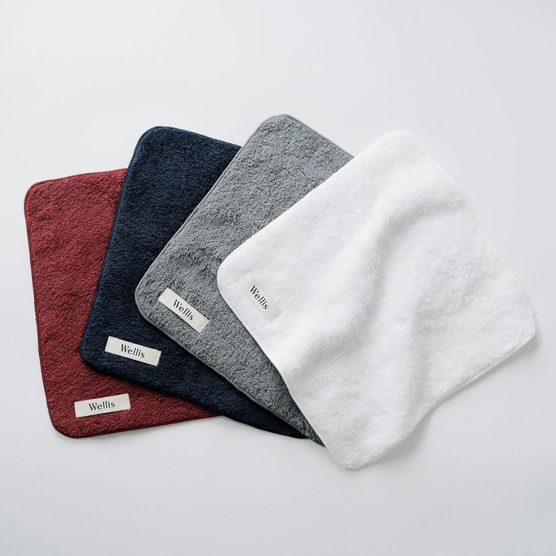 Wellis Sustainable Cotton Towel + D7l handkerchief 2-piece Gift Navy