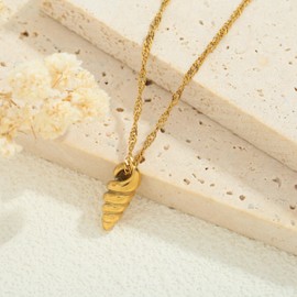 TENTMENTISE Gold Conch Shell Pendant Necklace for Women 18K Gold Plated Sea Shell Pendant Necklace Adjustable Chain Dainty Beach Jewelry Gift for Her Fashion Accessories