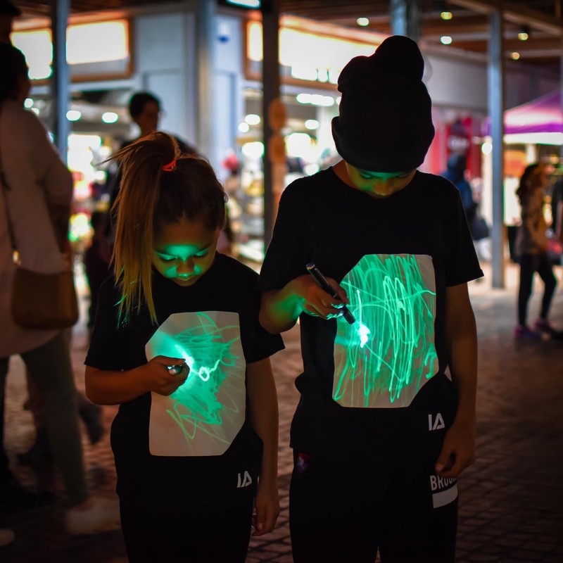 Illuminated Apparel T-Shirt Fluorescente Interattiva (Nero/Verde, M)