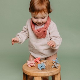 Suavinex, Schnuller aus Silikon 2er-Pack, für Babys 0-6 Monate, Schnuller mit physiologischem Sauger Sx Pro, Symmetrisch, Superweich und Flexibel, Einschlafschnuller, Colour Essence, Rosa