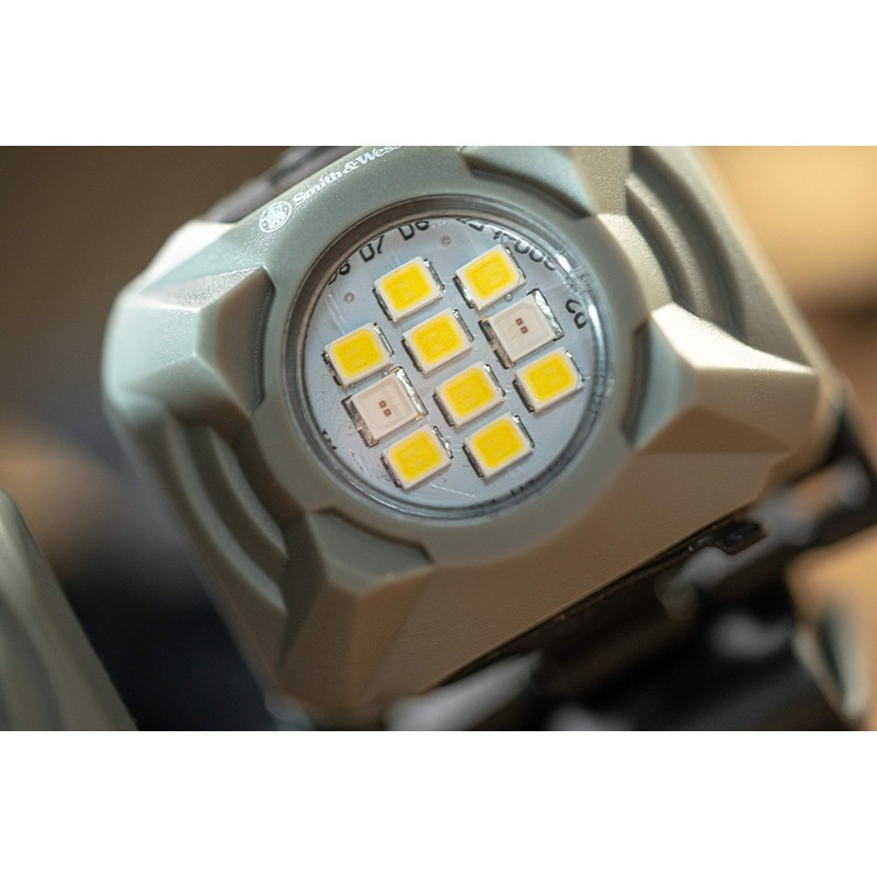 Smith & Wesson Night Guard Dual Beam 425 Lumen Rechargeable,