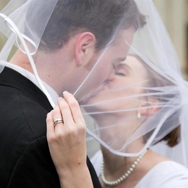 Short Wedding Bridal Veil with Comb, 2 Tier Tulle Bride Veil Elbow Length Wedding Veil Ribbon Edge 60-80cm/23-31in