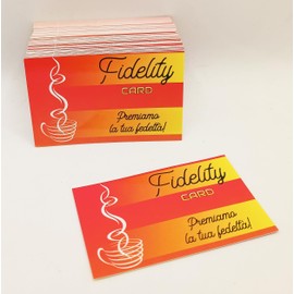 GHIBLI 100 Tessere Fedeltà + 1000 Bollini a Colori Inclusi. Fidelity Card Bar Caffetteria. Carte Fedeltà Punti Complete di Etichette Adesive da Incollare nelle 10 Caselle per Fidelizzare la Clientela