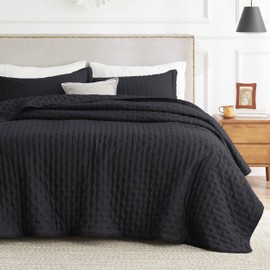 Bedsure King Size Quilt Bedding Set - Soft Ultrasonic King Bedspread - Black Coverlet Quilted Bedding - Lightweight Comforter Set for All Seasons (Includes 2 Pillow Shams)
