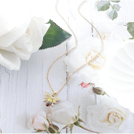 Fullrainbow Gold Necklace for Women-Dainty Bee Necklace for Women Trendy Necklaces Jewelry Bee Jewelry for Women Bee Gifts, titanium steel, No Gemstone