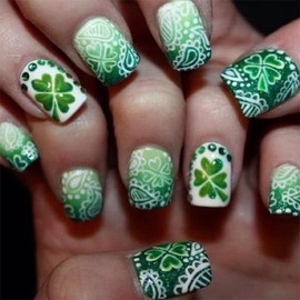LBPEPAMZ 24Pcs St. Patrick's Day Press on Nails Short Square Fake Nails with Shamrock Designs Glitter Glossy Green Full Cover False Nails White Flower Acrylic Glue on Nails for Women Manicure Decor