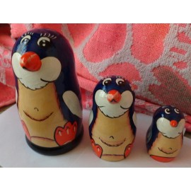 Russia  WOOD  RUSSIAN NESTING DOLL    penguin 3  PCS  5"  inches