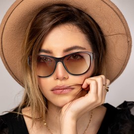 LVIOE Polarized Sunglasses for Women, Classic Fashion Sunglasses Anti Glare UV Protection CLS572