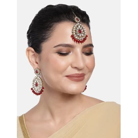 Aheli impresionante indio tradicional Maang Tikka pendientes Set para mujeres Bollywood Ethnic Party Wear Fashion Jewelry para mujeres (Maroon Pearl-Kundan)