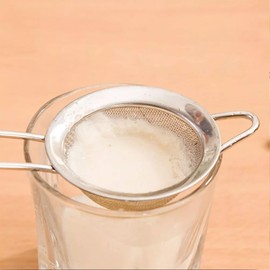 Food Strainers Fine Mesh Sieve with Long Handle Kitchen Colander Filter No Sharp Edges for Tea Coffee Flour and Powder (18cm Stainless Steel Strainer)