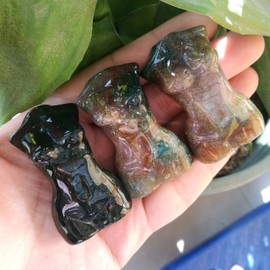 Bacatgem India Agate Healing Crystal Female Model Figurine Sculpture, 2 Inches Carving Pocket Palm Stone Office Decor Decoration