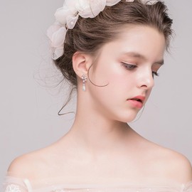 LAXPICOL Pearl Drop Earrings For Women/Girl,Leaf Shape Cubic Zirconia Teardrop Pearl Silver Dangle Earrings Jewellery Birthday Christmas Wedding Gift For Bridal/Women/Girls