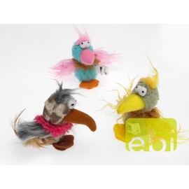 The cat toy is the perfect toy for your cat. The cat toy is filled with catnip. The birds are available in different shapes and colours. Size: 11 x 7 cm