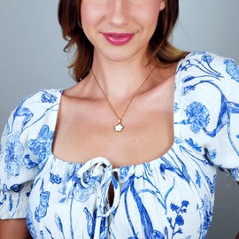 SHINYY 5 Leaf Clover Pendant Necklace for Women 18K Gold Plated Stainless Steel Chain Lucky Five Leaf Jewelry Gift for Mother and Daughter (White Gold)