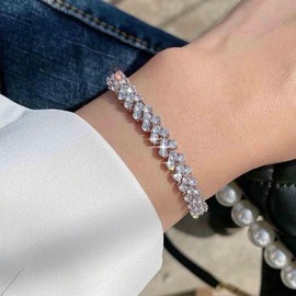 Aneneiceera Vintage Crystal Rhinestone Bracelet Silver CZ Tennis Chain Bracelet Minimalist CZ Heart Hand Chain Bracelet Shiny Bridal Crystal Heart Bracelet Hand Chain Jewellery for Women and Girls,