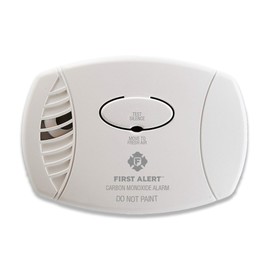 First Alert Carbon Monoxide Detector, Plug-In Alarm with Test & Silence Button, CO600, White, 1-Pack