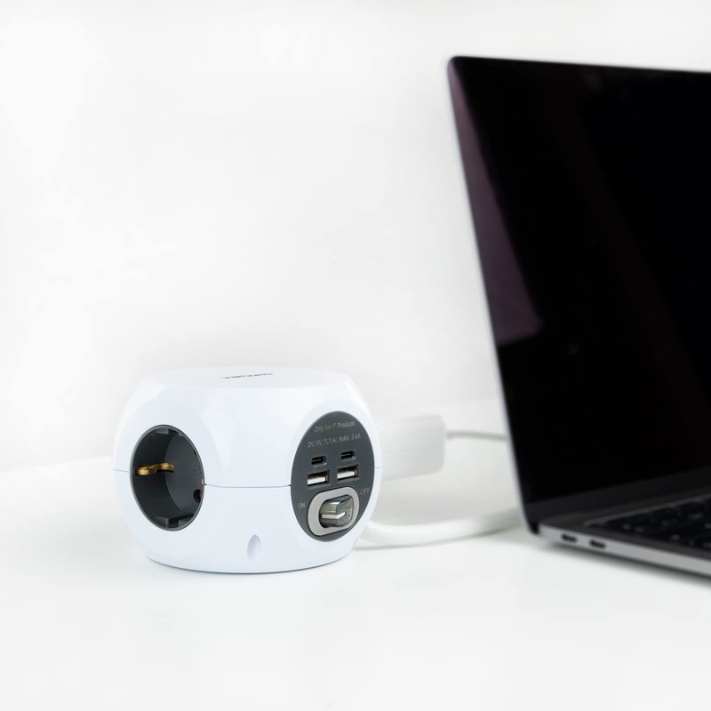 NANOCABLE 10.37.0001 3 Plug Dock with 4 USB White