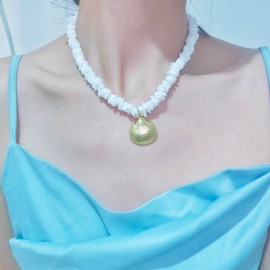 TACBSP Gold Starfish Necklace for Women White Puka Shell Necklace Chunky Starfish Pendant Necklace Summer Beach Jewelry for Women (shell)
