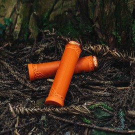 Funn Hilt Mountain Bike Handlebar Grips With Single Lock On Clamp, Lightweight And Ergonomic Bicycle Handlebar Grips with 22 mm Inner Diameter, Unique Patterned Bicycle Grips For MTB/BMX (Orange)