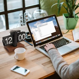 Retro Flip Clock, Automatic Retro Clock 12 Hours Modern Digital Mechanical with Wooden Base Retro Clock for Home, Office, Restaurant (Black)