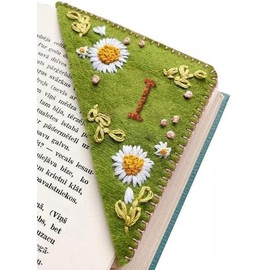 Marcapáginas de esquina bordadas a mano con 26 letras, triángulo de fieltro cosido en las esquinas, hecho a mano, únicos y bonitos marcapáginas bordados de letras de flores, accesorios para los amantes de los libros (I, verano)