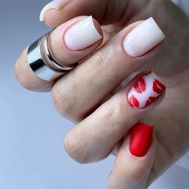 24Pcs Lip Press on Nails Short Fake Nails with Red Lips White Square Acrylic Nails False Nails Glossy Solid Color Gel Glue on Nails Kit Reusable Artificial Valentine's Nails Tip for Gifts Women Girls